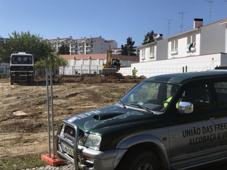 Iniciaram as obras na Quinta do Almeida